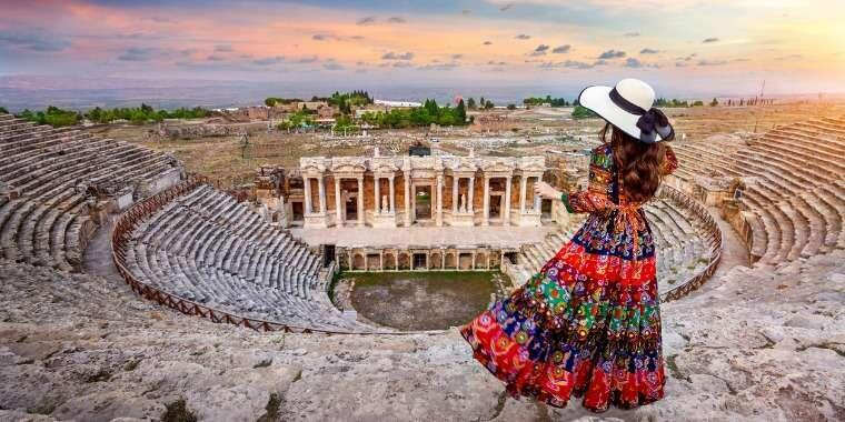 Tabiatın ve Tarihin Büyüsüyle Türkiye'nin Etkileyici Antik Tiyatroları