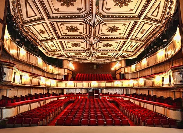 Mimarisi ve Tarzıyla Öne Çıkan Türkiye’nin Tiyatro Sahneleri