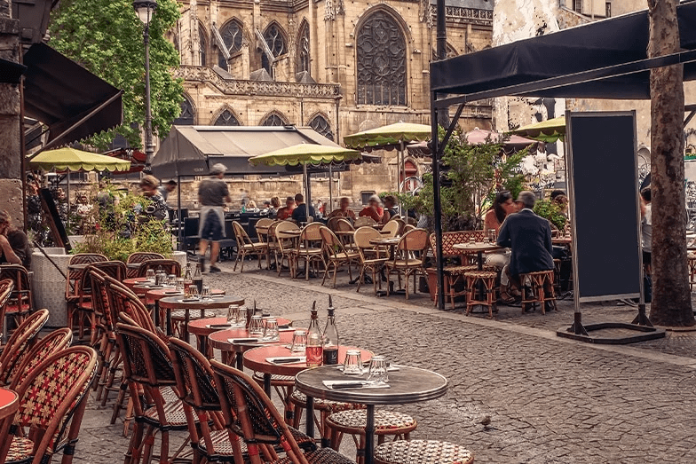 Paris’i Emily Gibi Keşfedin: Şehre Geldiğinizde Mutlaka Yapmanız Gereken 6 Şey