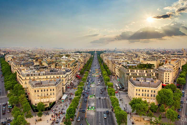 Dünyanın En İkonik Alışveriş Caddeleri: Hem Keşfet Hem Alışveriş Yap